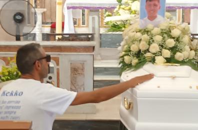 San Severo saluta Francesco, il 17enne accoltellato a morte per gelosia