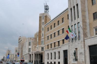 Toto-candidati in Puglia , i  sindacati frenano Emiliano