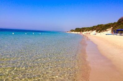 Manduria, si sente male mentre fa il bagno: 63enne muore in spiaggia, vani i soccorsi