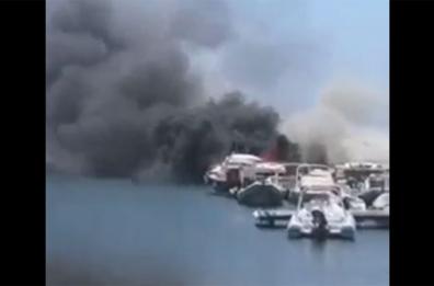 SICILIA - Trapani, Marsala: incendio al porto turistico