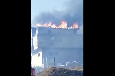 Crotone, incendio a Cutro: in fiamme tetto casa