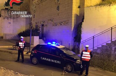 Monteiasi, minaccia la famiglia con spranga e tenta di investirli per soldi: arrestato 