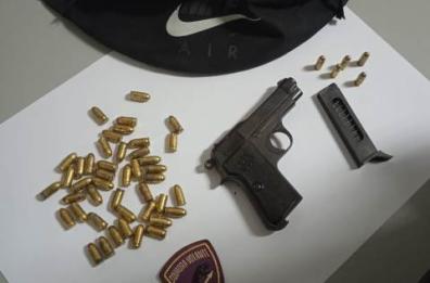 Lecce, aveva pistola e munizioni con sé: arrestato 26enne