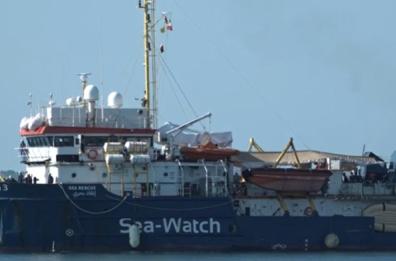 Arrivata al porto di Taranto la nave Ong Sea Watch 3, a bordo 438 migranti