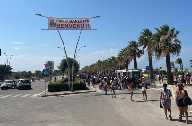 Caldo, emozioni e ospiti al «Jova Beach Party» di Barletta