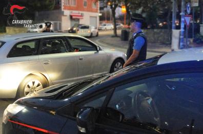 Massafra, minaccia madre con una siringa per farsi dare soldi per la droga: 24enne arrestato