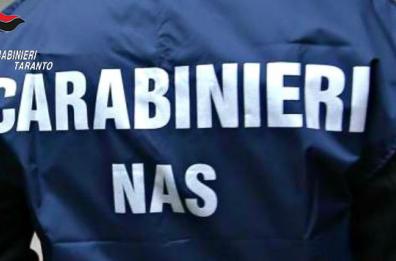 Puglia, i Nas passano la regione al setaccio: sequestrati quintali di cibo scaduto, chiusa area di servizio in autostrada