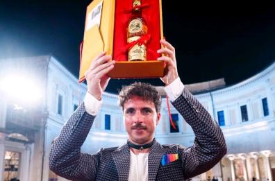 Taranto, il Premio Strega Desiati  mantiene la promessa: stapperà la bottiglia-simbolo nella sua terra natale