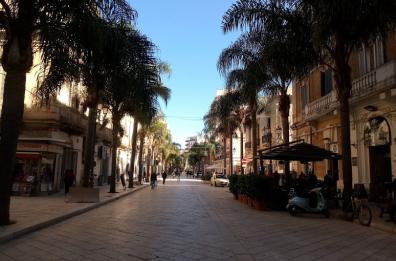 Commercio a Brindisi, è corsa contro il tempo per non perdere i fondi