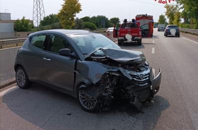 Francavilla, auto si schianta contro il new jersey: un ferito