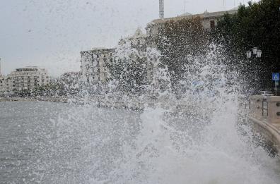 Bari: città «tropicalizzata» tra afa e allagamenti