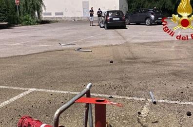 Incidente di un'auto al parcheggio, si interrompono i film al Multisala di Surbo