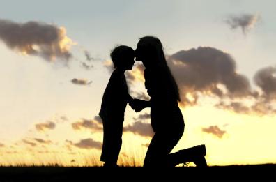 Madri, padri, figli e l’altra metà della mela