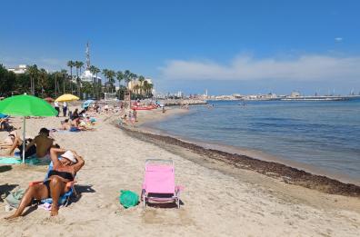 «Pane e Pomodoro beach? Wonderful like California», gli stranieri amano la spiaggia cittadina di Bari