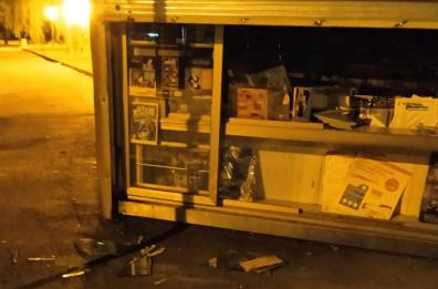 Foggia, i ladri entrano nell'edicola e portano via giocattoli e riviste