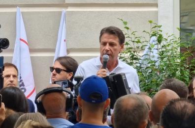 Bagno di folla per Giuseppe Conte al comizio di San Severo