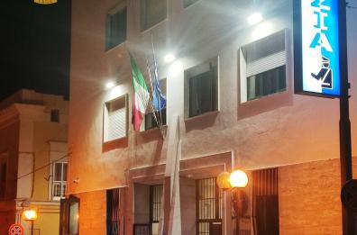 Avvicinano ragazzine per palpeggiarle, due uomini arrestati dalla Polizia