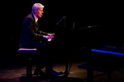 Baglioni torna live con il bis del tour nei teatri: 5 tappe in Puglia
