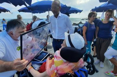 Disabili al mare di Bari: «Oggi stiamo meravigliosamente bene»