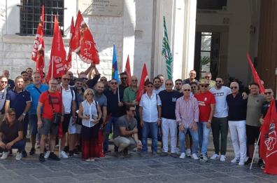 Puglia, lavoratori della vigilanza privata senza contratto: «Adesso basta»