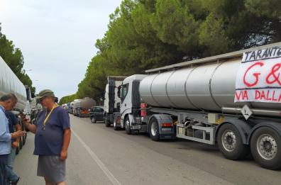 Cala la quotazione di Eni alla Borsa, «colpa» anche della protesta dei Tir a Taranto. VIDEO 