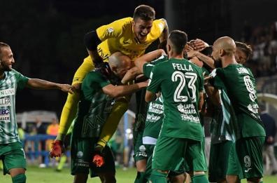 Serie C, il Monopoli «osa» a Crotone. Vietata la vendita ai tifosi residenti nel Barese. Derby televisivo Picerno-Foggia