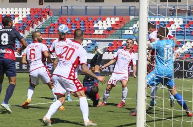 Il Bari espugna Cosenza e porta a casa tre punti preziosi: il match finisce 0-1