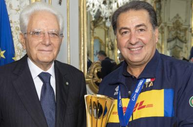 Mattarella stringe l'Ital-volley campione del mondo