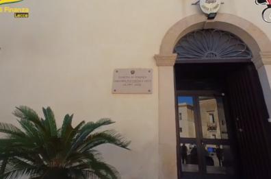 Corruzione a Otranto, i fratelli Cariddi non rispondono al gip: il sindaco firma le dimissioni