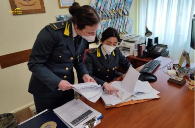 Truffa a gestori telefonia, GdF Potenza perquisisce avvocato nel Beneventano