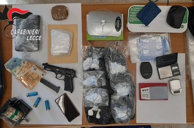 Monteroni di Lecce, in casa con 2kg di cocaina, armi e denaro: arrestato 26enne