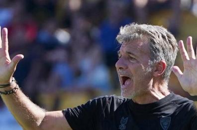 Il Lecce domani a Salerno con Baroni in bilico tra panchina e tribuna