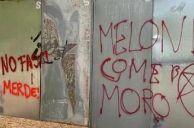 Minacce a Meloni firmate Br, la leader di FdI tira in ballo Emiliano 