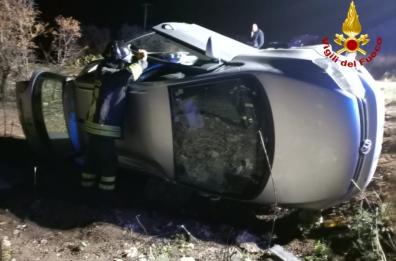 San Donaci, si ribalta con l’auto sulla complanare, poi sparisce tutta la notte: si presenta al pronto soccorso
