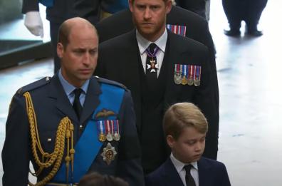 Una Londra blindata dà l’ultimo saluto alla Regina Elisabetta: il giorno dei funerali