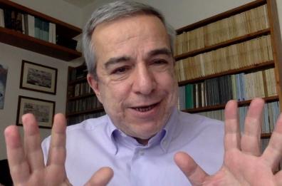 «Lezioni di storia» al Petruzzelli di Bari con la «Guerra dei sessi»