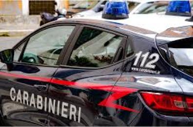 Aggredisce un'anziana in banca e le ruba 5mila euro, arrestato 32enne nel Foggiano