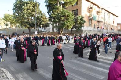 Congresso Cei a Matera, la processione eucaristica 