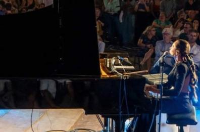 Voce, stile e musica sullo sfondo barocco