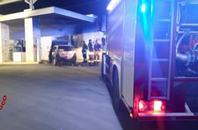 Brindisi, due auto a fuoco a Villa Castelli: una era stata rubata 