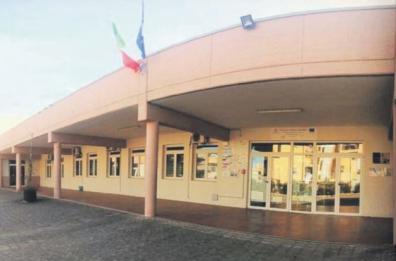 Addio grembiule, a Monopoli è polemica per l’arrivo della divisa in una scuola