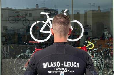 Da Milano a Leuca a bordo di una bici: l'impresa di Diego Fersini