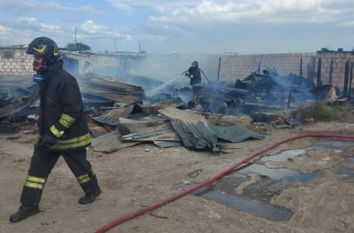 Foggia, scoppia un incendio tra le baracche di Borgo Mezzanone