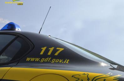 Brindisi, GdF sequestra 300 sigarette elettroniche «made in China» senza autorizzazioni. Segnalati due esercenti