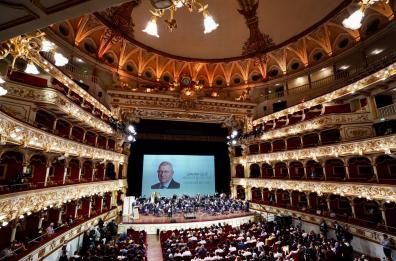 Bari, inaugurazione Prix Italia al Petruzzelli, Emiliano: «Puglia terra di accoglienza e speranza»