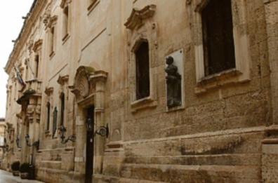 Bolletta record al Comune di Lecce: «botta» da 800mila euro per la luce. La smentita: «Notizia senza fondamento»