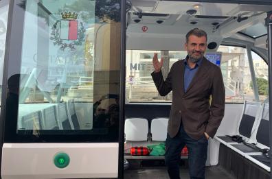 Bari, bus senza autista nella Fiera del Levante. Il sindaco passeggero d'eccezione