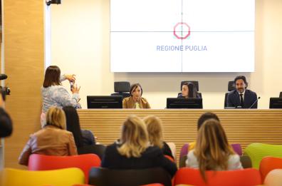 Scuola, la Puglia dà un calcio a bullismo e cyberbullismo: il protocollo d'intesa