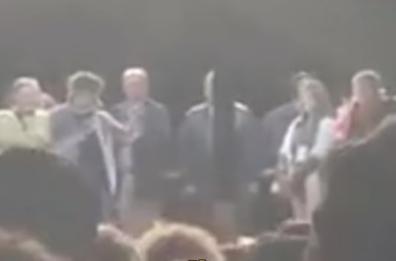 Scintille tra Arisa e il sindaco di Gravina a fine concerto per la festa patronale
