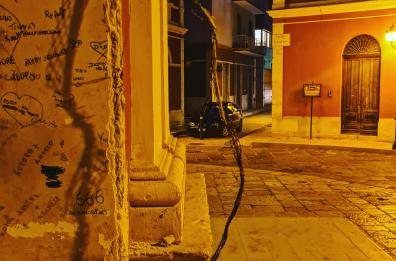 Corato, ragazzini vandalizzano il teatro comunale: individuati da telecamere, Sindaco e Assessore li incontrano
